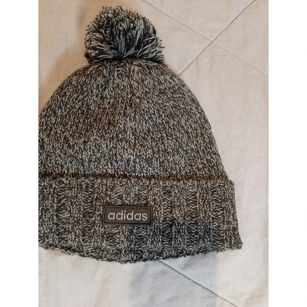 Adidas Beanie Unisex One‎ Size Gray Pom Pom Knit Winter Warm Acrylic